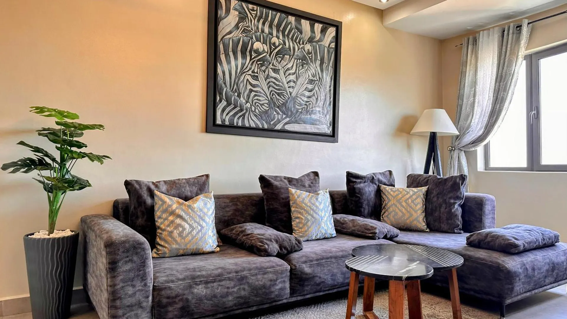 Apartamento Moderne, Lumineux & Spacieux Avec Balcon -Central -Wifi-Smart Tv-Clim Marrakesh Marruecos